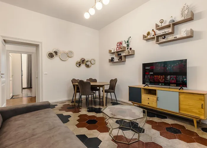 Macro House Apartment Rom